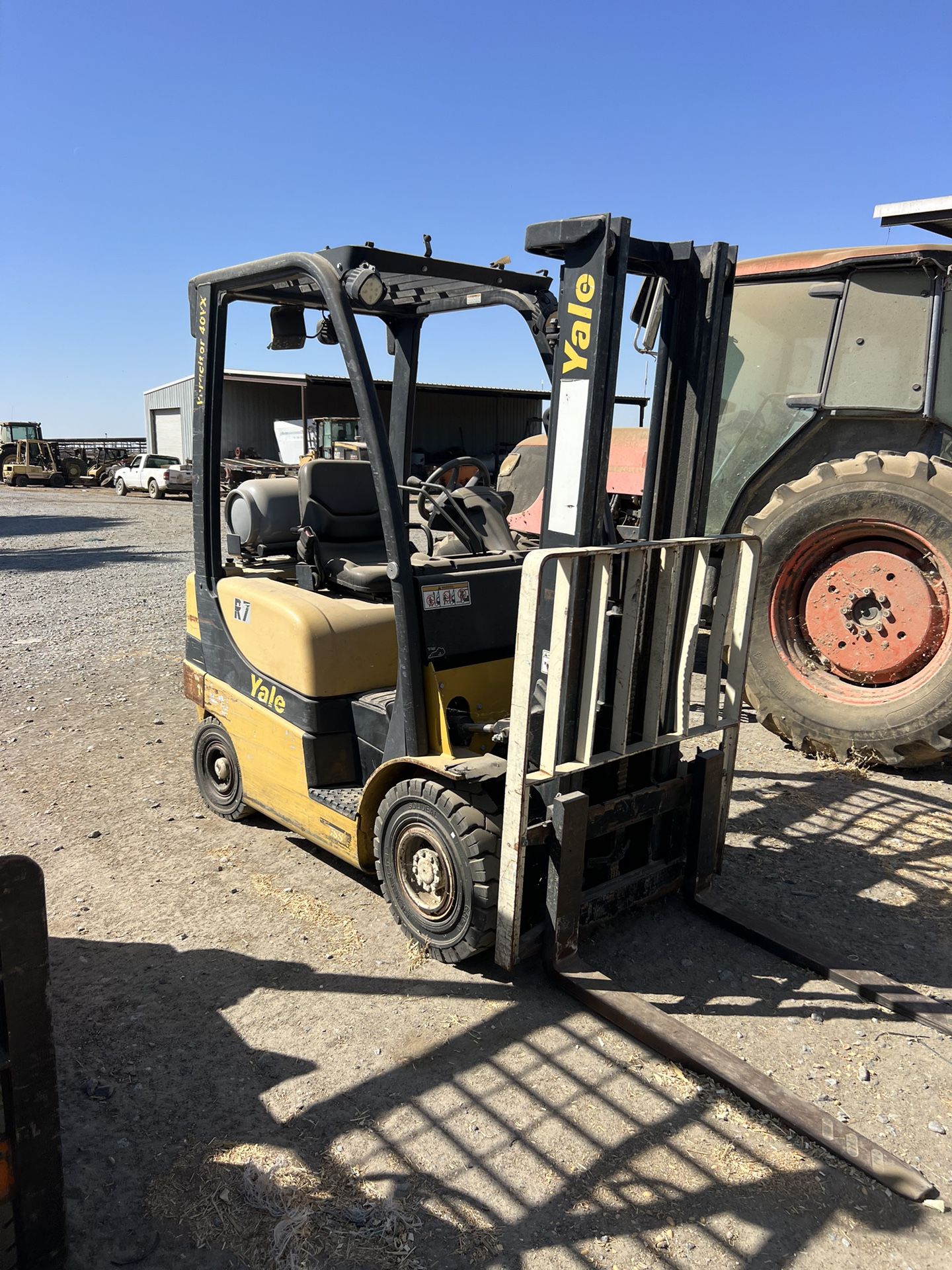 2015 Yale 4000 Pound Forklift Lift truck