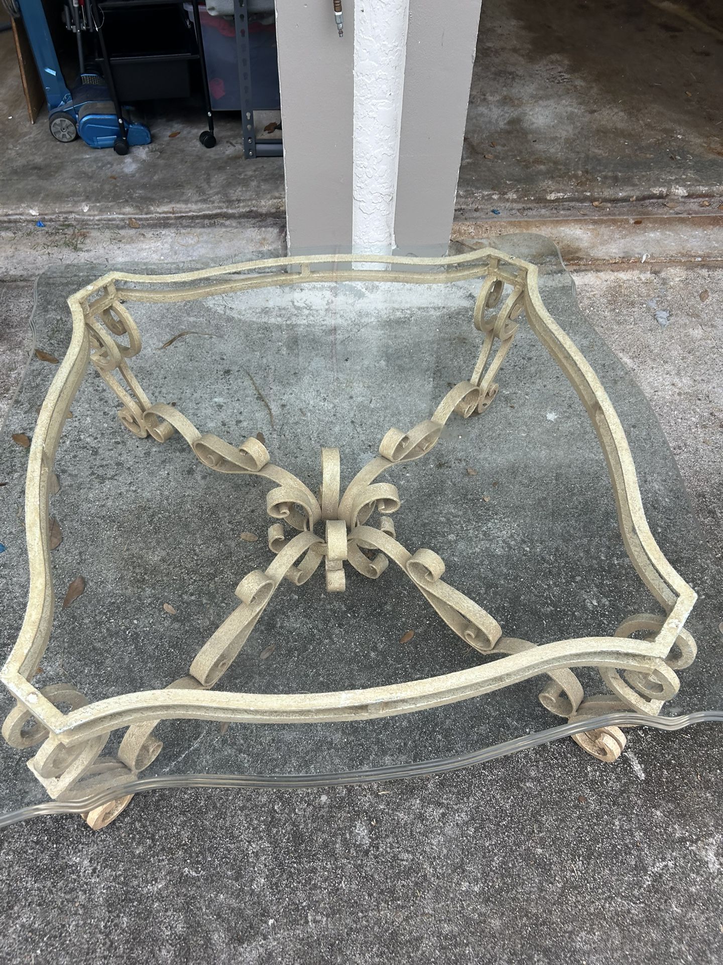 Family Room, Coffee Table