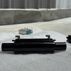 Marine Hydraulic Cylinder (USED) — Dual-Port Aluminum Body  Solid marine-grade hydraulic 