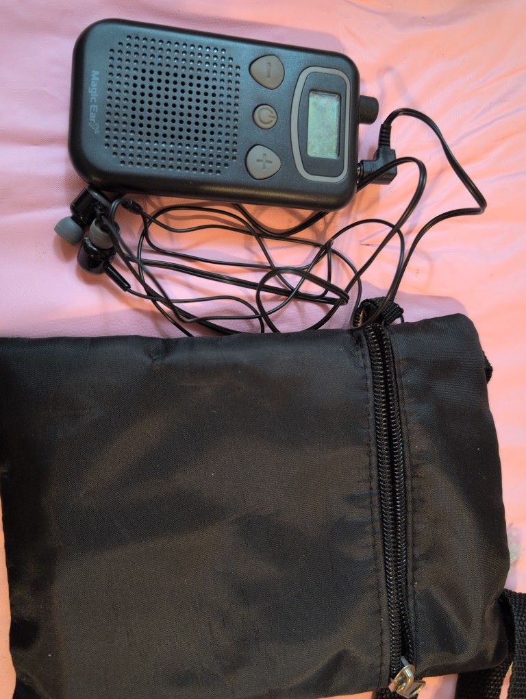Magic Ear Hearing Aid With a Carry Case