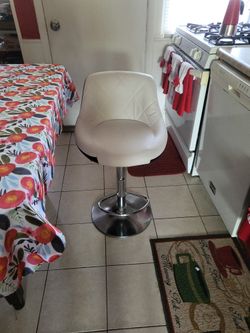 4 Barstool Color Blanco Con Negro. Buen Estado