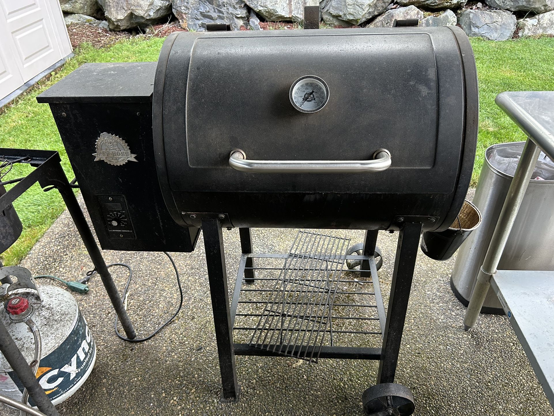 Pit Boss 700FB Wood Fired Pellet Grill and Smoker