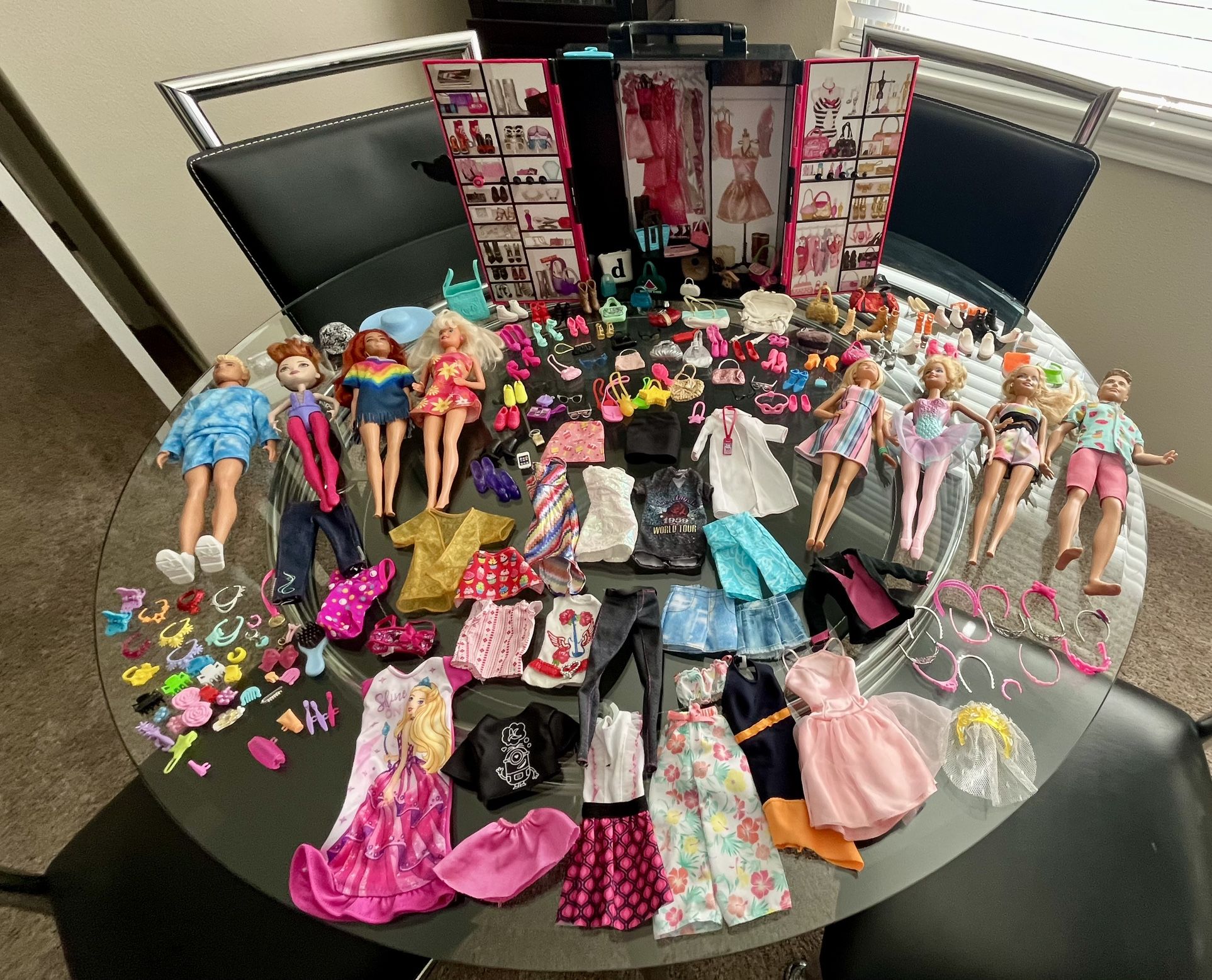 220+ PIECE FUN LOT SET WITH BARBIES, BARBIE CLOTHES & ACCESSORIES