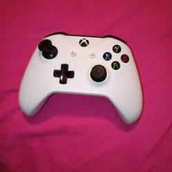 Microsoft Model 1708 wireless controller for XBox One