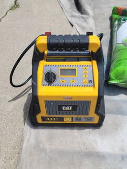 CAT CJ1000DXT 1200Amp Personal Power Station
