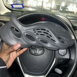 foam runners all black 