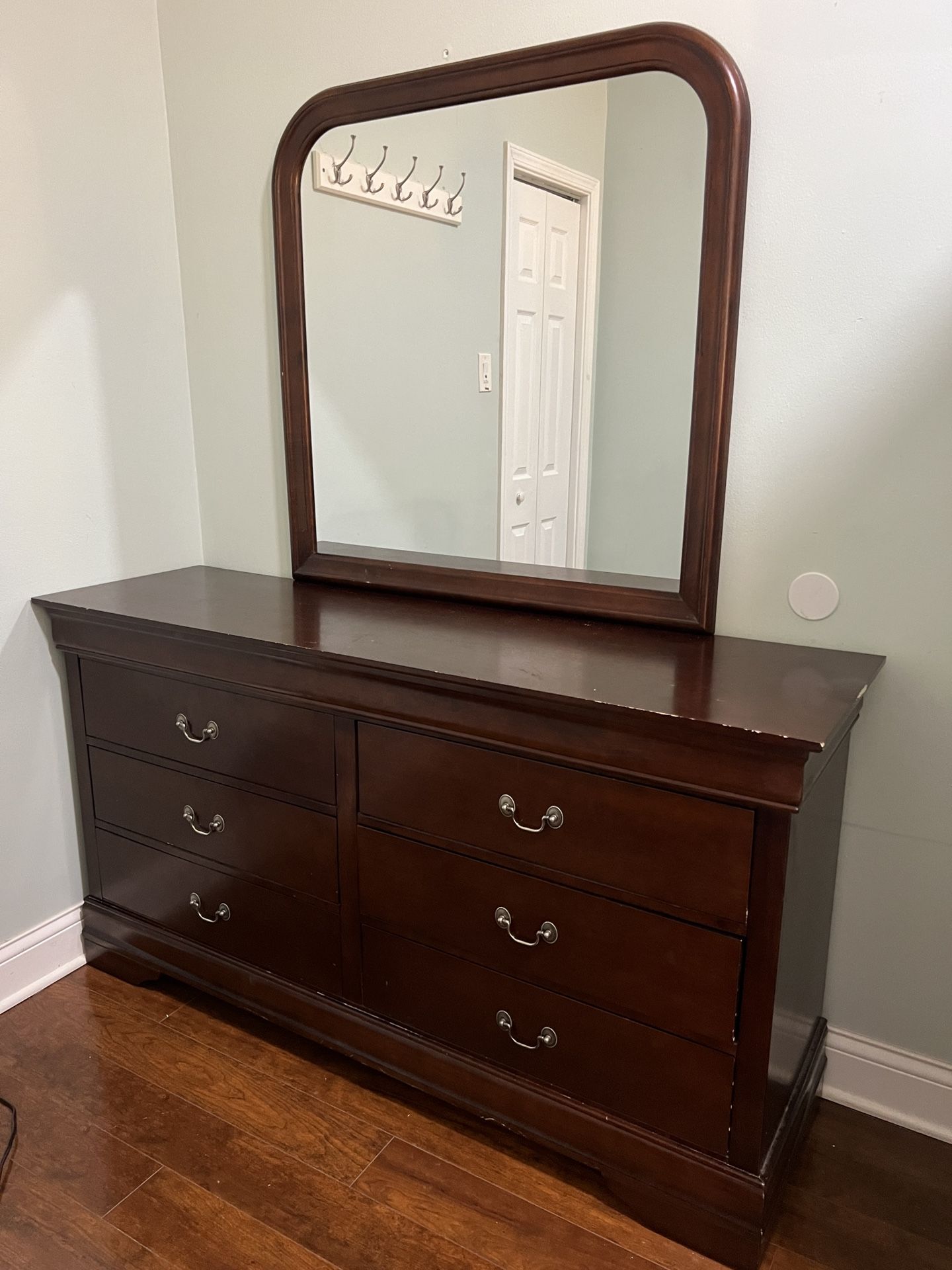 Brown wood dressing table with mirror and 6 drawers