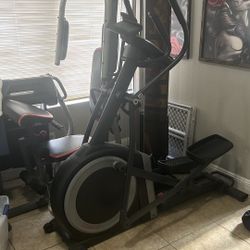 Two exercise machines Dos Máquinas Para Hacer Ejercicio  