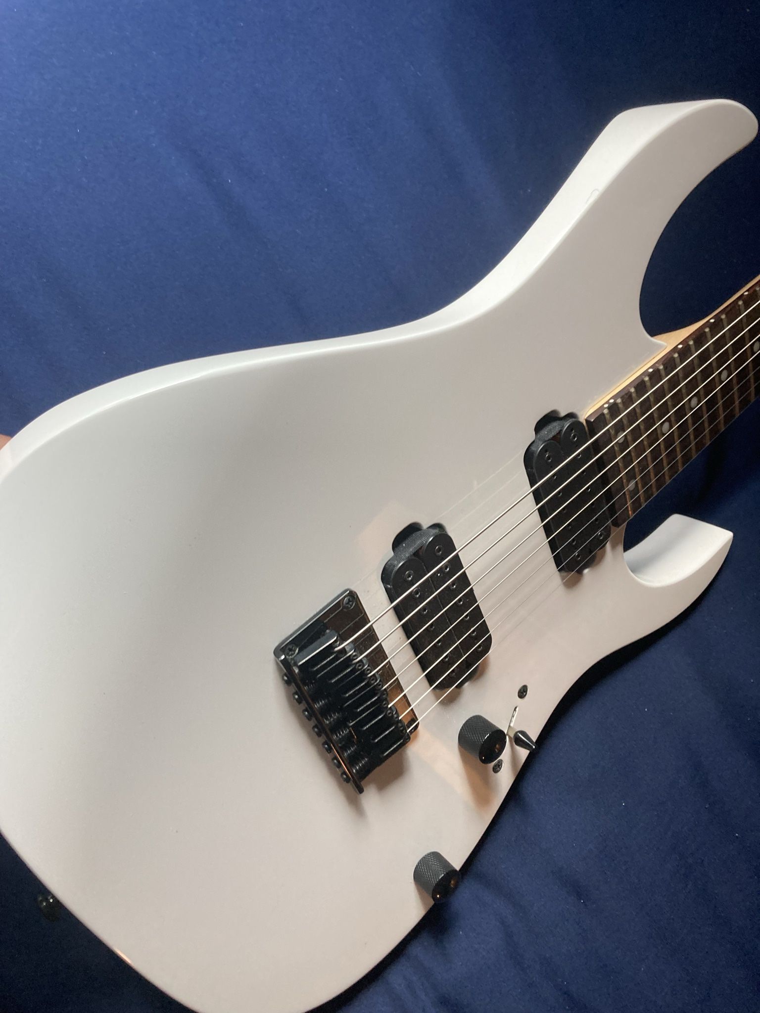 Ibanez RG7421 w/Seymour Duncan Pickups, Locking Tuners, and Hard Case