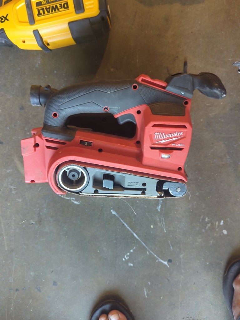 Milwaukee Fuel Belt Sander 10-in