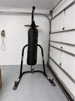 Boxing Bag And Stand (Everlast)