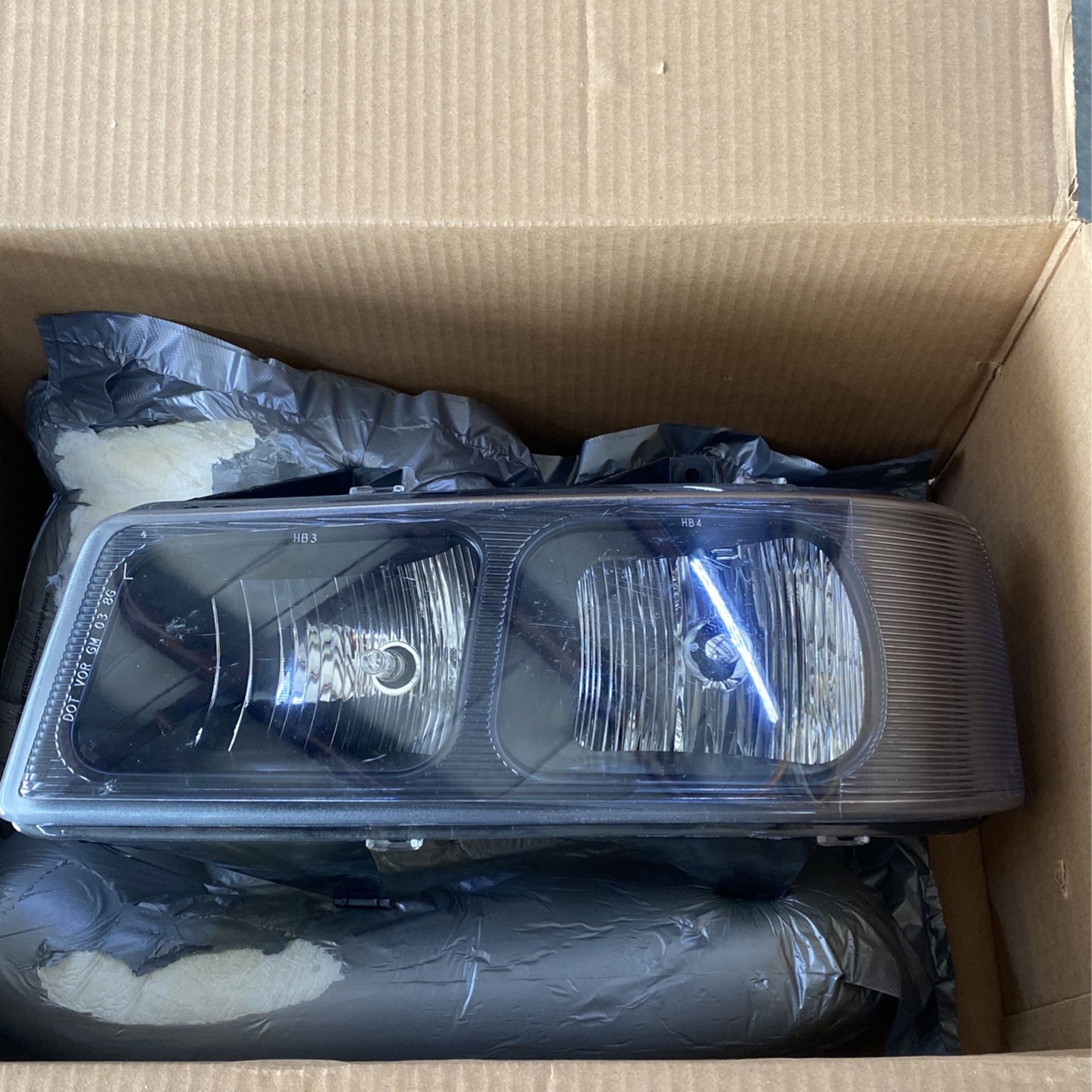 Chevy Express Right Headlamp Oem With Bulbs