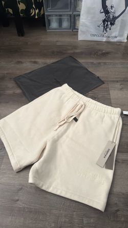 Essentials shorts Eggshell