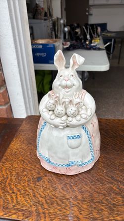 Mama bunny and her babies cookie jar
