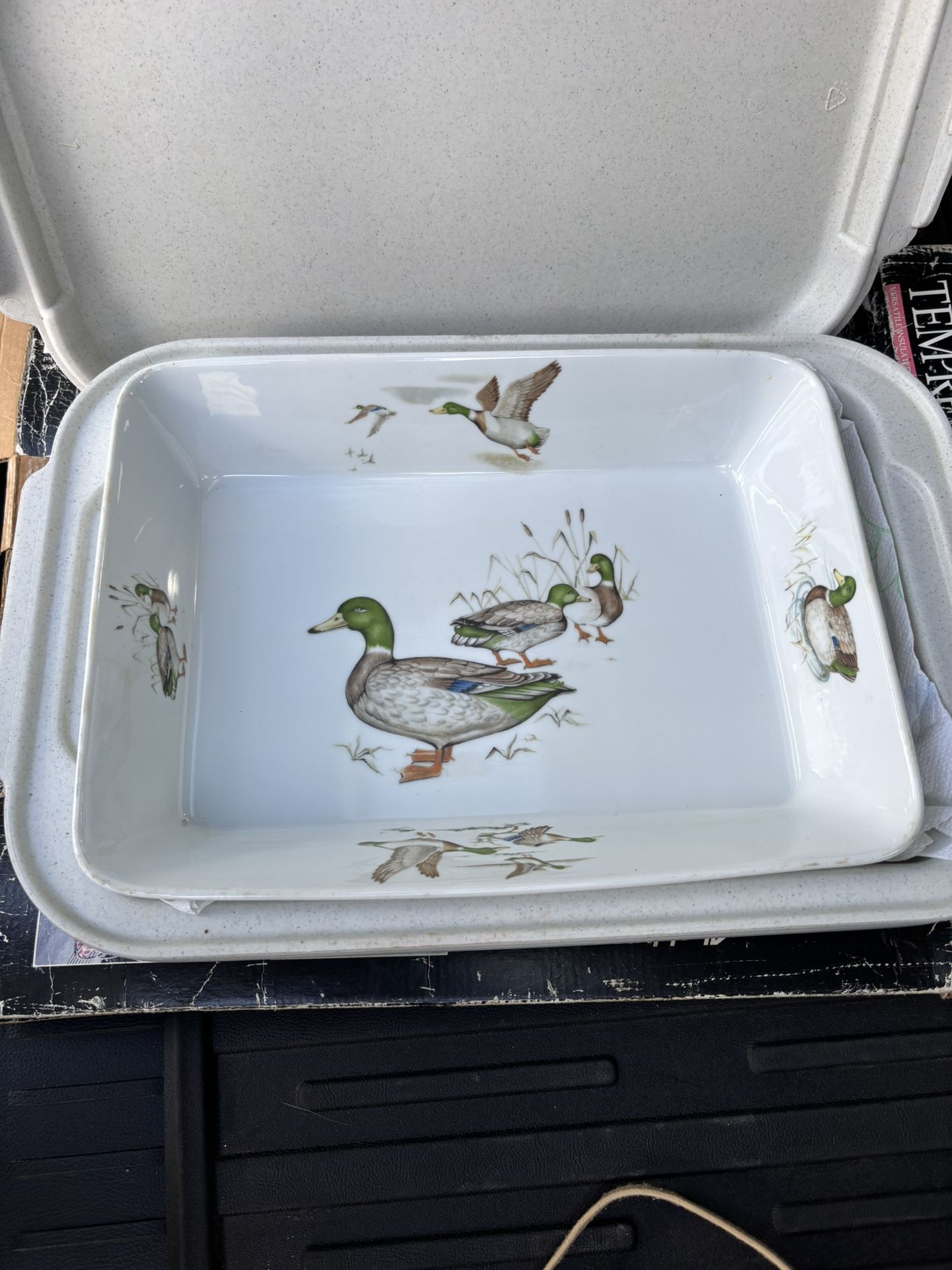 Serving Platter With Carrier. Vinatge