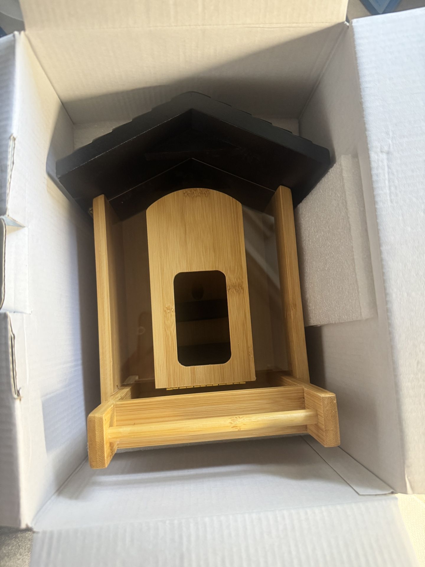 Solar Powered Smart Bird Feeder 