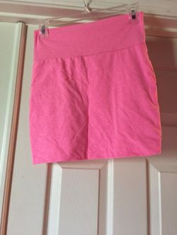 Small pink pencil skirt. Size small.