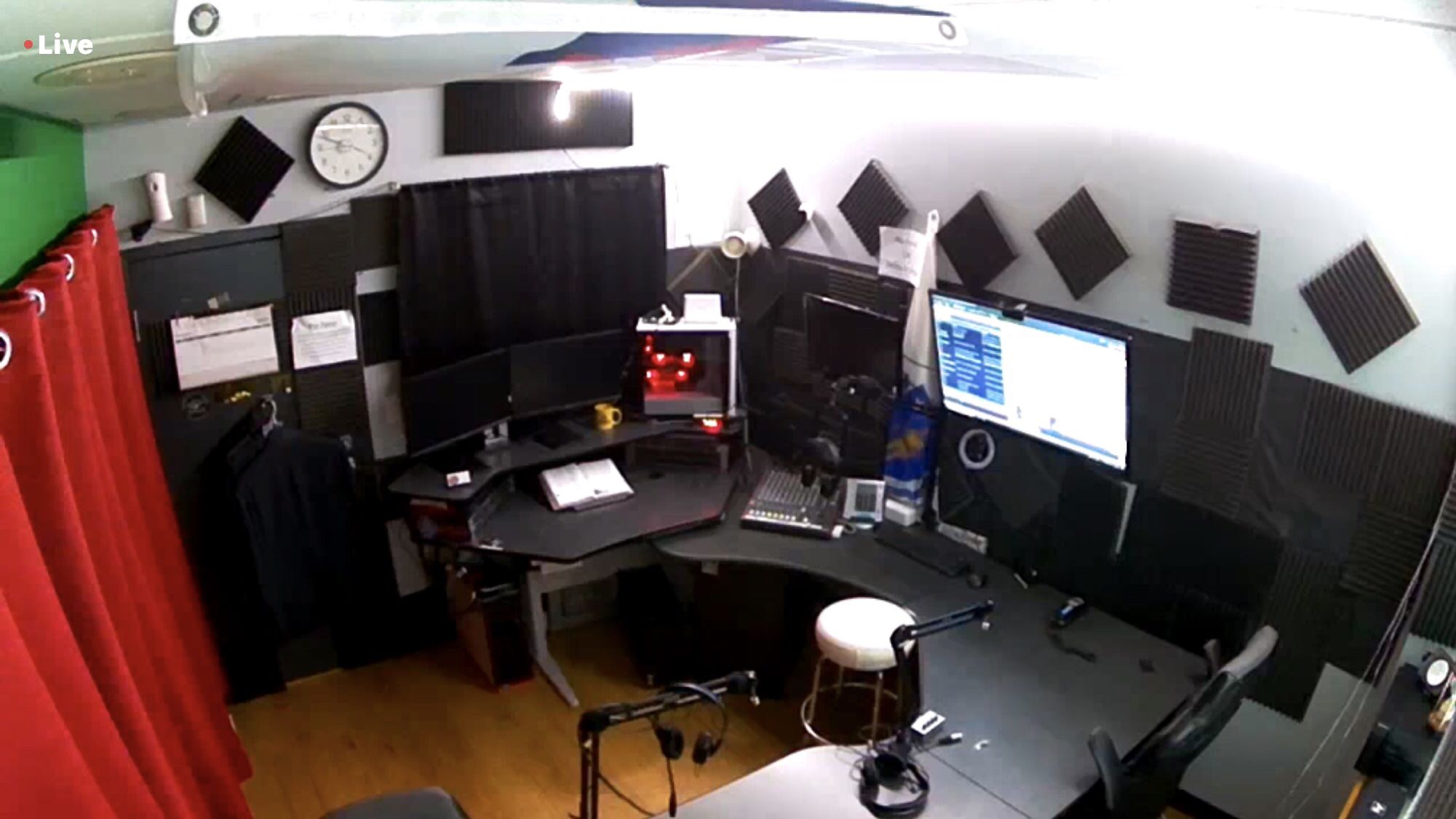 Podcasts Studios L SHAPE TABLE With a Small 3 Doors Cabinet