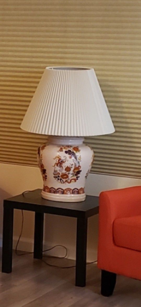Vintage Chinese Lamp With Wooden Table 