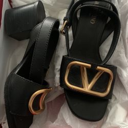 Valentino Size 5 black