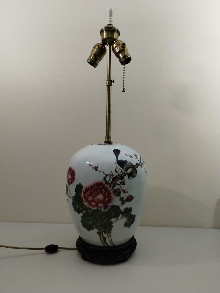 Antique Chinese Hand Painted Famille Rose Porcelain Ginger Jar Table Lamp
