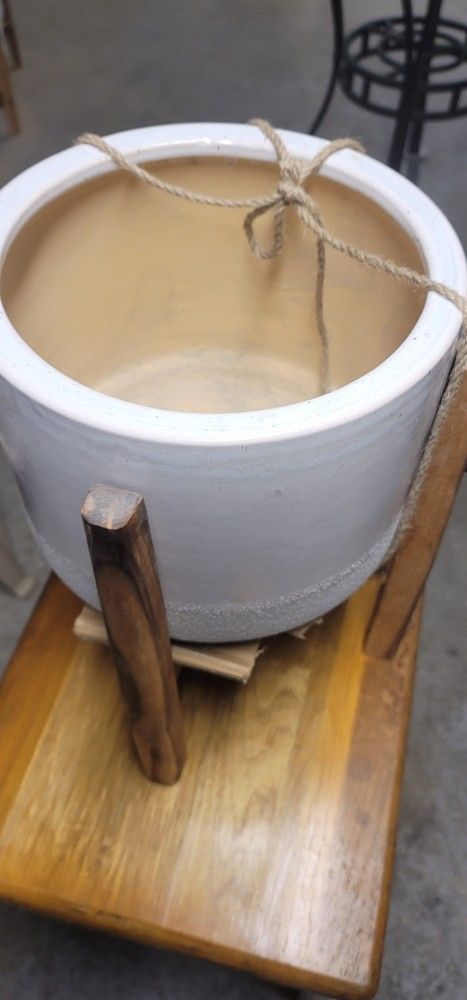 12 In Ceramic Pot And Wood Stand