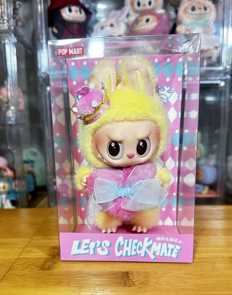 LABUBU QUEEN THE MONSTERS Let’s Checkmate Series-Vinyl Plush Hanging Card