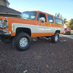 1977 Chevrolet Suburban K20 4x4 LS2