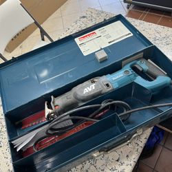 Makita AVT Reciprocating Saw With Steel Case JR3070CT