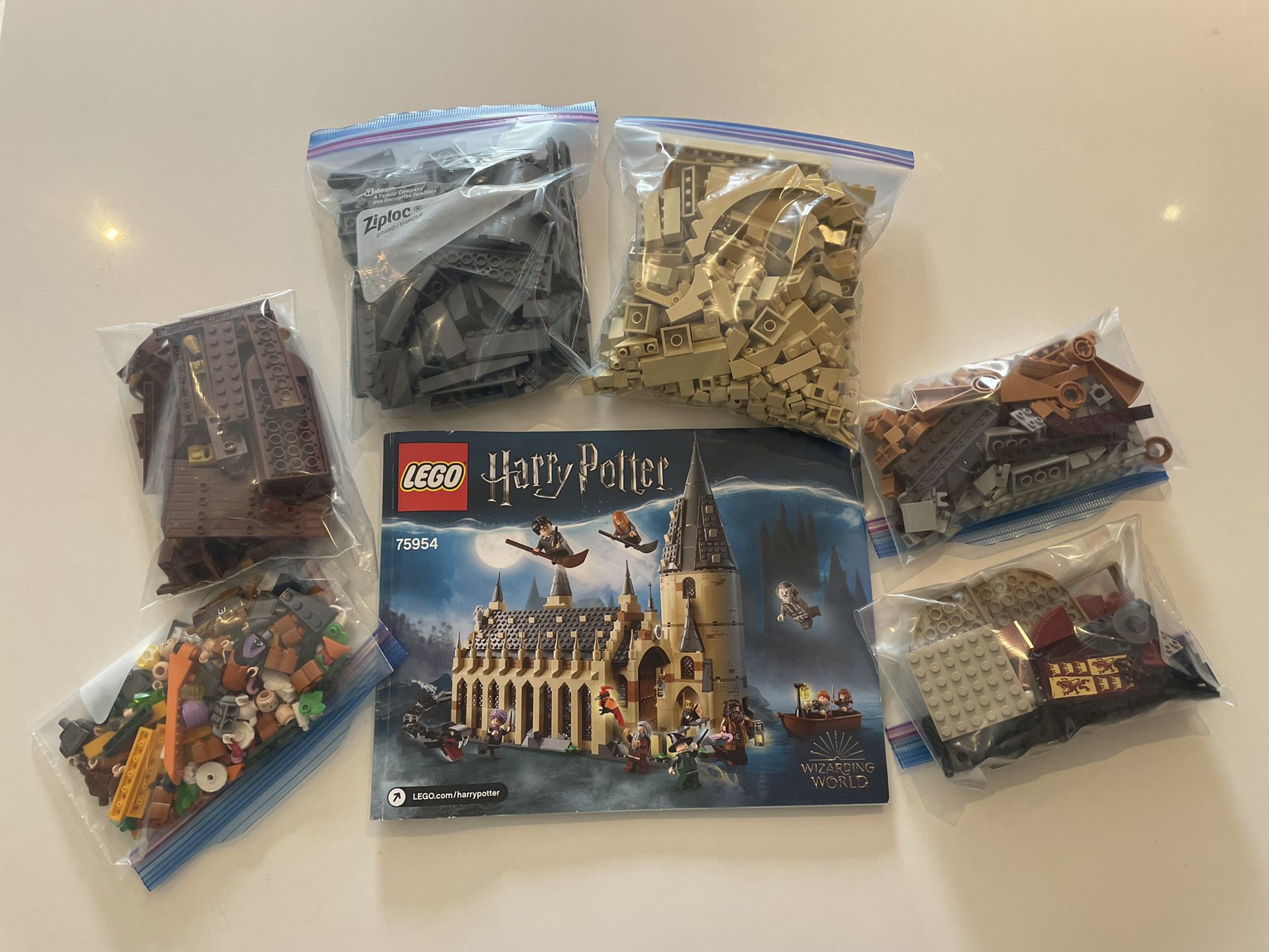 LEGO Harry Potter Hogwarts Great Hall 75954 Building Kit and Magic Castle Toy, Fantasy Creatures, Hermione Granger, Draco Malfoy and Hagrid (878 Piece
