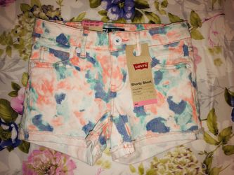 Levi’s Shorty Shorts - 8 Regular - NWT - $38.00