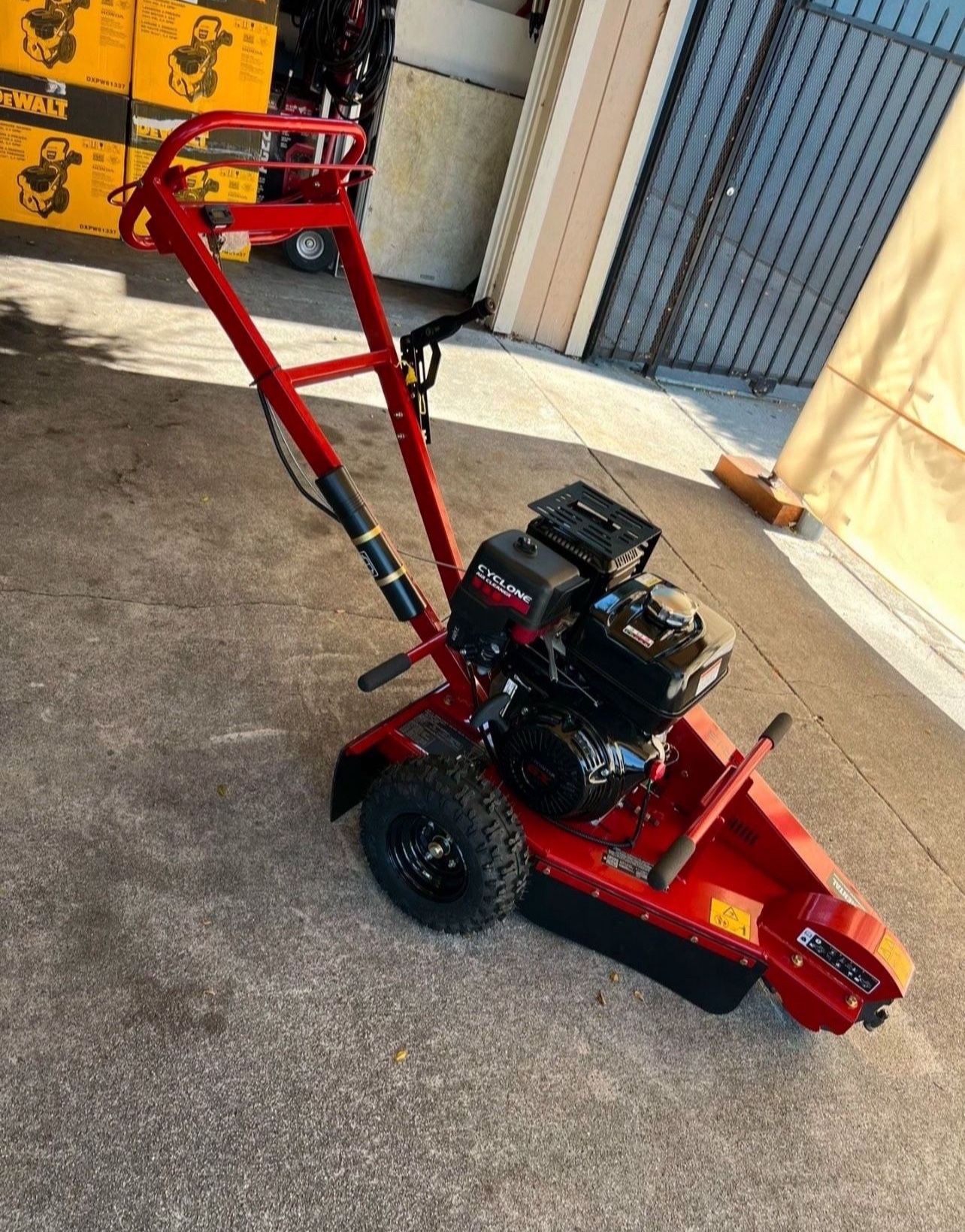 Toro SGR-13 390 cc Gasoline 4-Cycle Stump Grinder