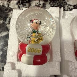 2 Glass Disney Mickey Mouse Snow Glitter Ball