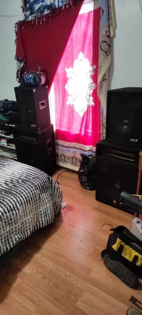 TR Speakers