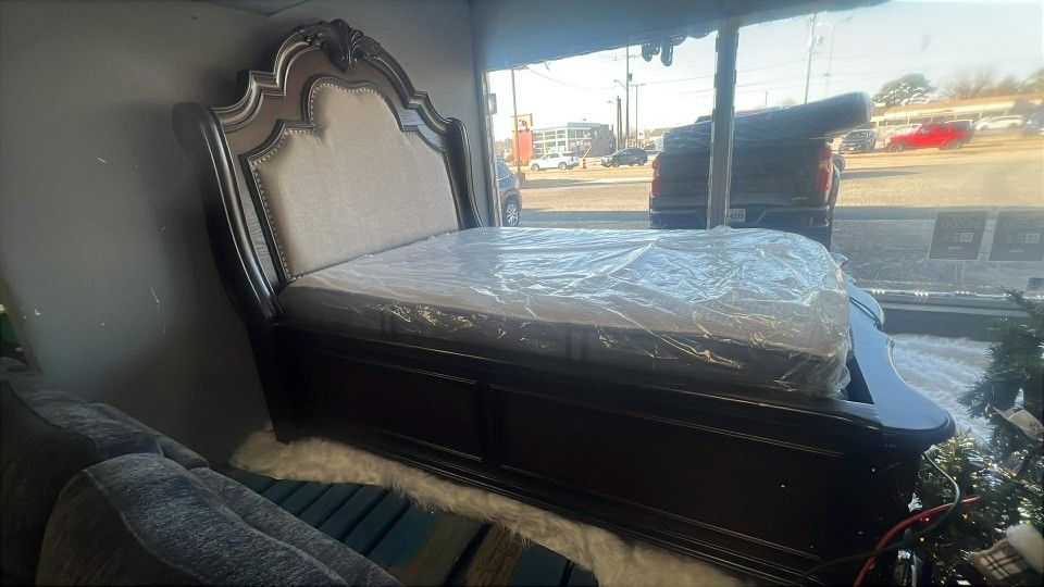 Queen Size Bedroom Furniture Set