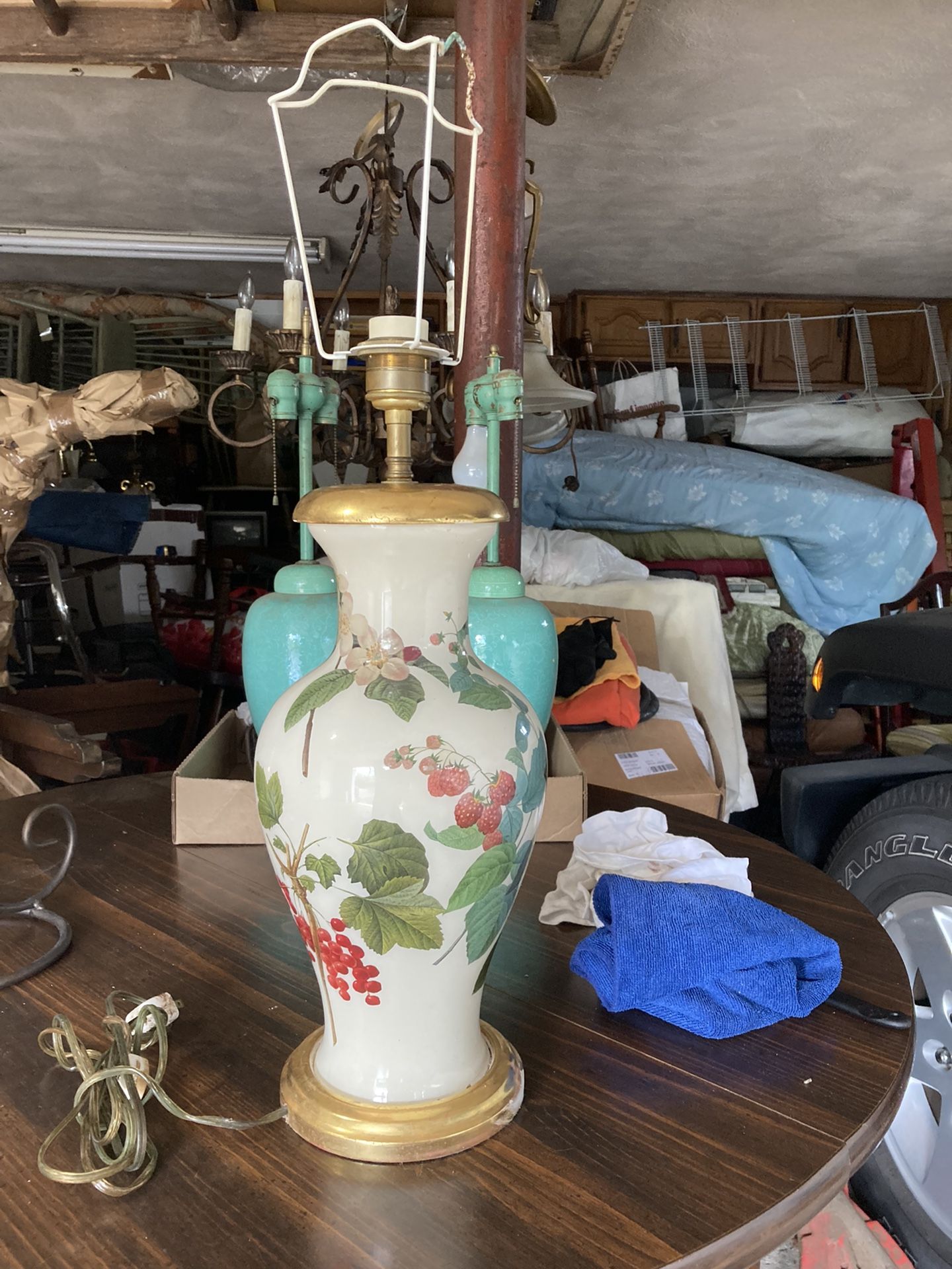 Vintage beautiful and paint it say that table lamp