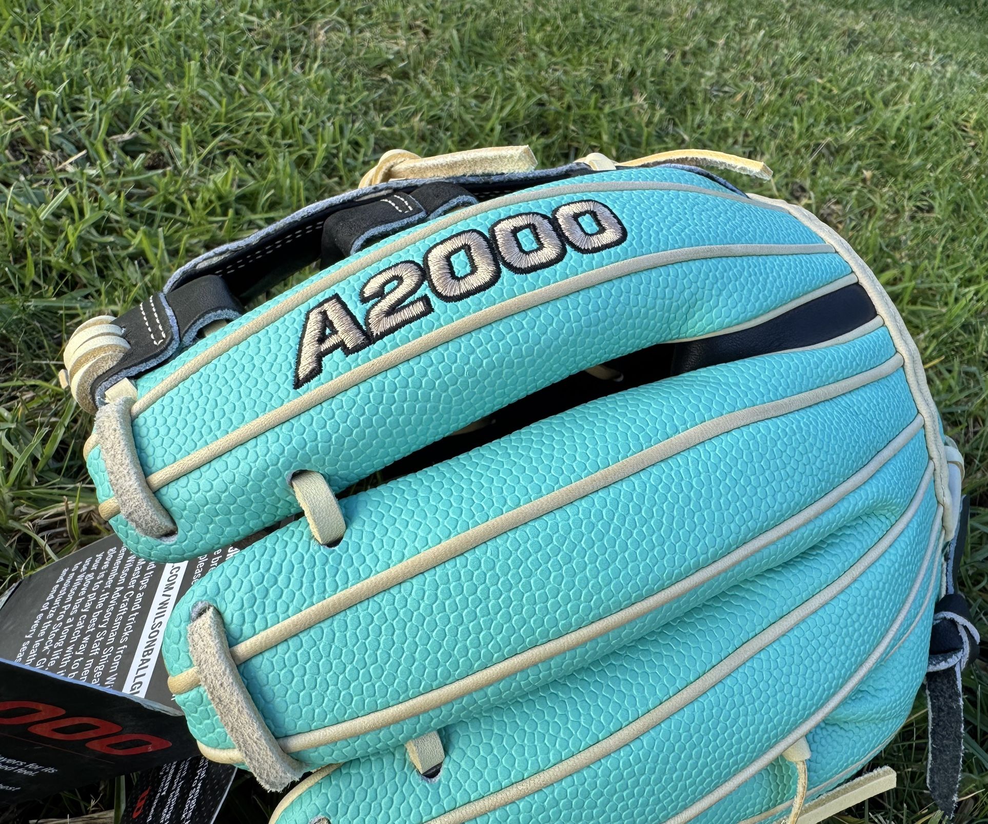 NEW Wilson A2000 11.5”