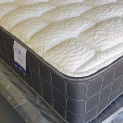 Brand new sealed mattress available in all sizes (Twin, Full, Queen, King).
Very comfortable & supportive.
Same day delivery available.