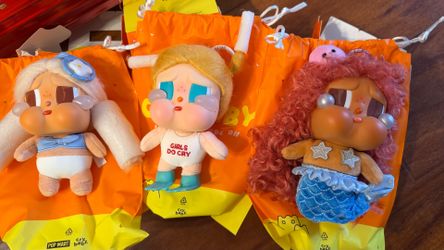 POP MART x Crybaby Vacation Mode On Series Vinyl Plush Key Pendant Figure Doll