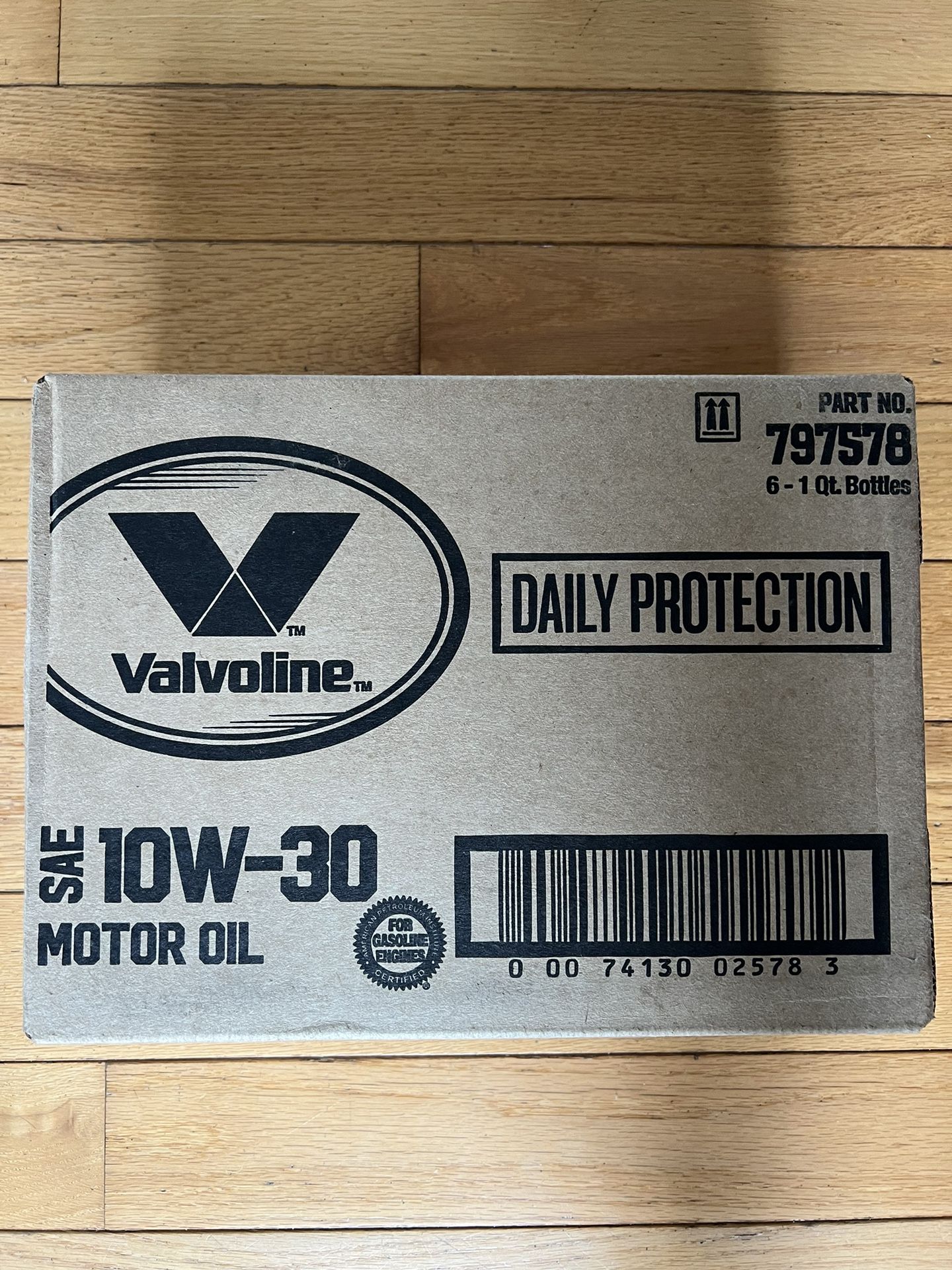 Valvoline VR1 Racing SAE 10W-30 High Performance High Zinc Motor Oil