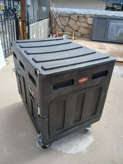 SKB Rack Case on Wheels