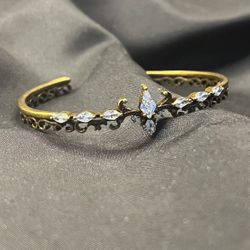 Fashion versatile must-have