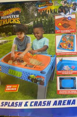 Hot Wheels Monster Trucks Splash and Crash Arena