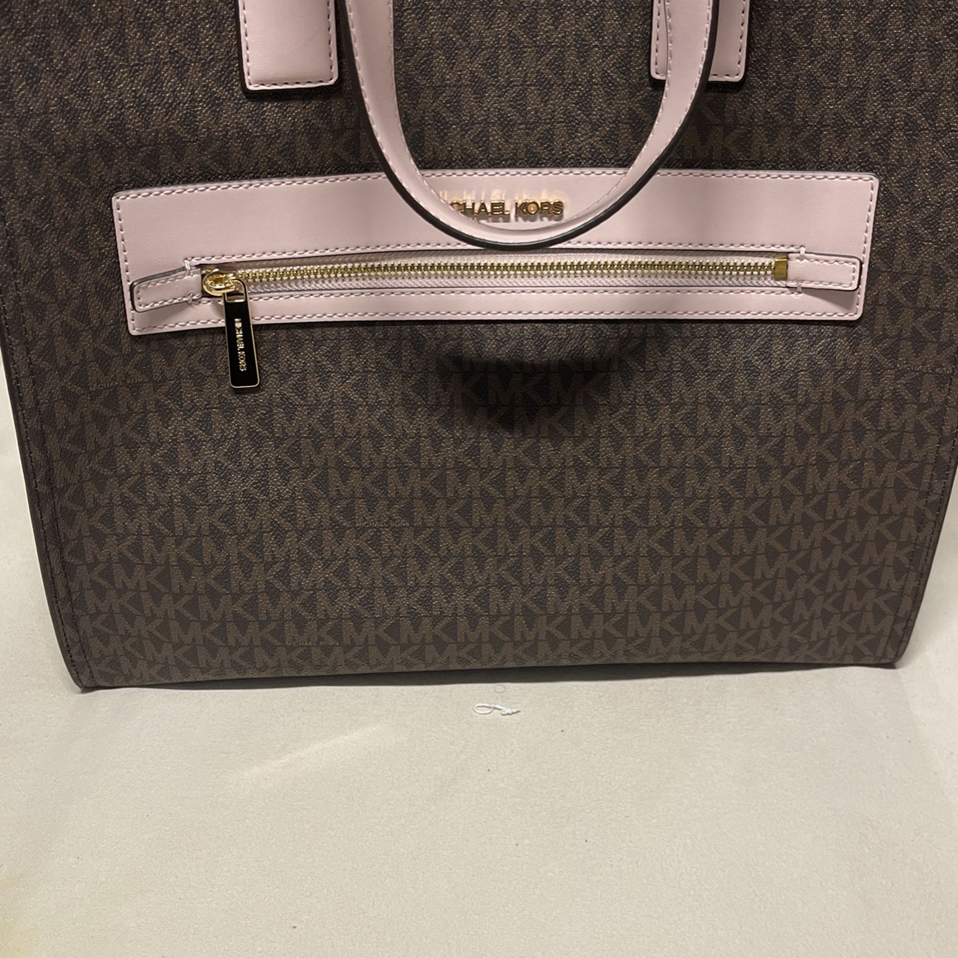 Michael Kors Charlotte Large Tote for Sale in Uppr Chichstr, PA - OfferUp