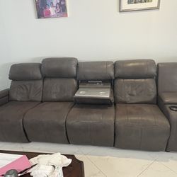 Power Reclining Sectional Sofa w/ Cup Holders & Charging Station – Used
