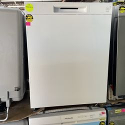 Hotpoint Dishwasher In Color White 