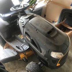 Used Riding Lawnmower 