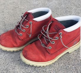 Size 7 womens Classic Limited Timberland Waterproof boots in dark cherry with white trim