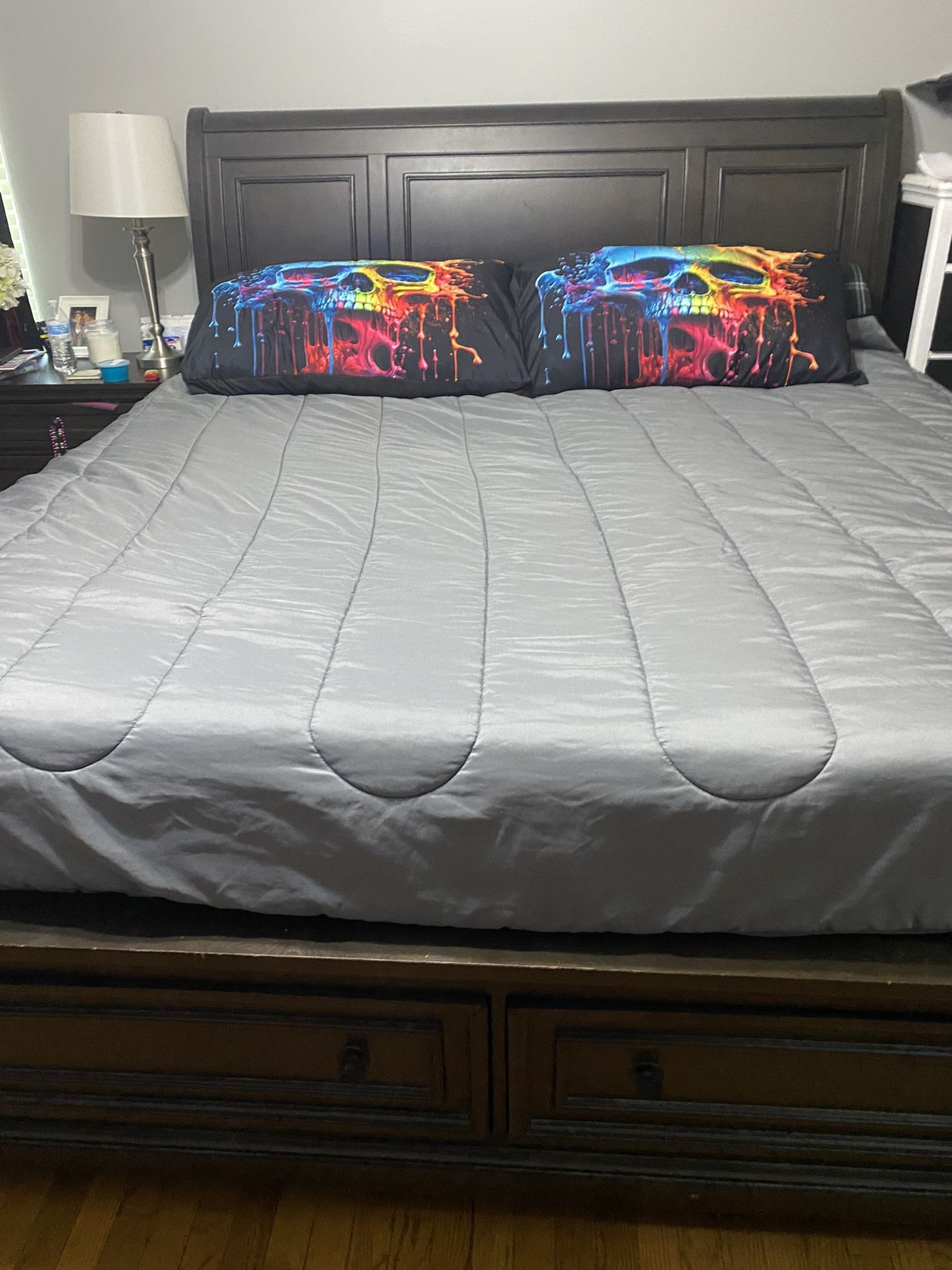 4 Piece King Size Bedroom Suit