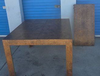 Expanding Dinner table with chairs